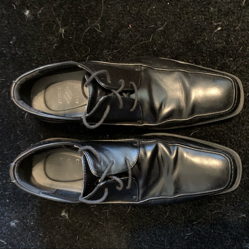 Men’s dress shoes